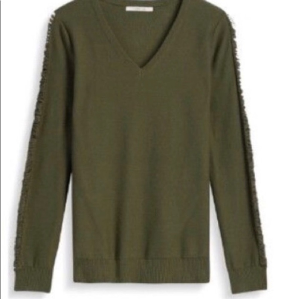 41 Hawthorn V-Neck Sweater 3/$30 ✅